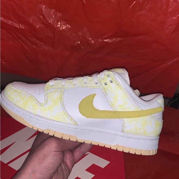 Womens Nike Dunk Low OG Yellow Strike / Yellow Strike  8W / 6.5M DM9467-700 - Picture 3 of 4